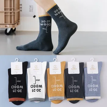 1 чифт еластични памучни чорапи със средна дължина, с английски писмото модел в корейски стил, дишащи спортни чорапи за мъже в разговорния стил