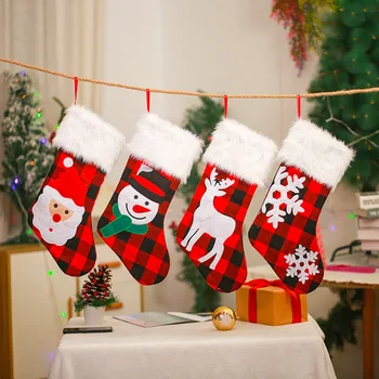 Нови Коледна Украса 2022 Снежинка В Червено И Черна Клетка Старецът Снежен Човек Лосове Коледни Чорапи Подарък Пакет Коледна Украса