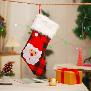 Нови Коледна Украса 2022 Снежинка В Червено И Черна Клетка Старецът Снежен Човек Лосове Коледни Чорапи Подарък Пакет Коледна Украса