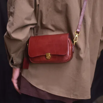 Кожена ежедневни дамски чанта AETOO за крайградски пътувания, чанта през рамо, малка квадратна чанта с класически, но не и модерен калъф с едно рамо.