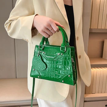 Дизайнерска чанта Класическа дамска чанта 2023 г., луксозна чанта през рамо с крокодиловым модел, благородна женска чанта-тоут от изкуствена кожа