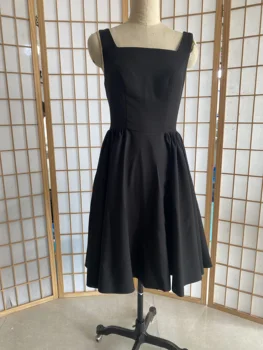 Лятното ново женствена рокля с квадратна деколте и джоб в стил Хепбърн, ретро-темперамент, на малка черна рокля със средна дължина, рокля 2023 г.