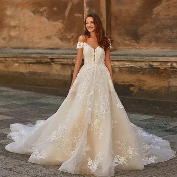 2023 Класическа сватбена рокля с кружевными апликации, Прекрасна шия, Елегантна сватбена рокля с открити рамене, Придворен струята, Сватбената рокля на поръчка